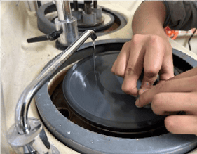 Proceso de pulido de las muestras metalográficas.