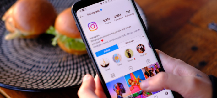 A medida que aumentan los usuarios de Instagram, los medios de comunicación aprovechan esta plataforma para llegar a un público más variado en edad
