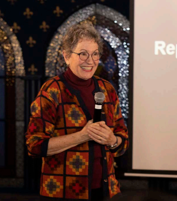 Sidney Tompkins estuvo en el campus de la Universidad San Francisco de Quito e impartió un taller sobre salud mental para periodistas el 5 de mayo de 2023.