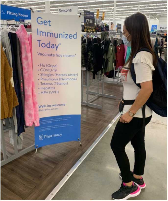 Sandra &Aacute;ngel, turista colombiana, lleg&oacute; a la cadena de supermercados Walmart en busca de la segunda dosis de Pfizer.
