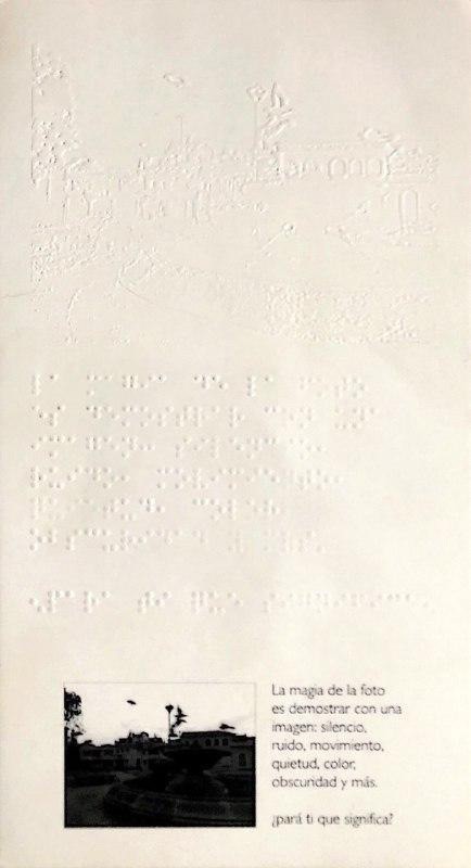 Figura 1. Fotograf&iacute;a t&aacute;ctil. En &laquo;El espejo de la mirada encarnada: fot&oacute;grafos con ceguera/baja visi&oacute;n en Quito&raquo;, de Lenin Carrera. En Schlenker (2013, p. 289).