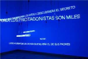 Neon Afterwords, Fiamma Montezemolo, 2019. Vista de la instalación. Foto: cortesía del Laboratorio Arte Alameda (Ciudad de México).