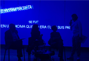 Neon Afterwords, Fiamma Montezemolo, 2019. Vista de la instalación. Foto: cortesía del Laboratorio Arte Alameda (Ciudad de México).