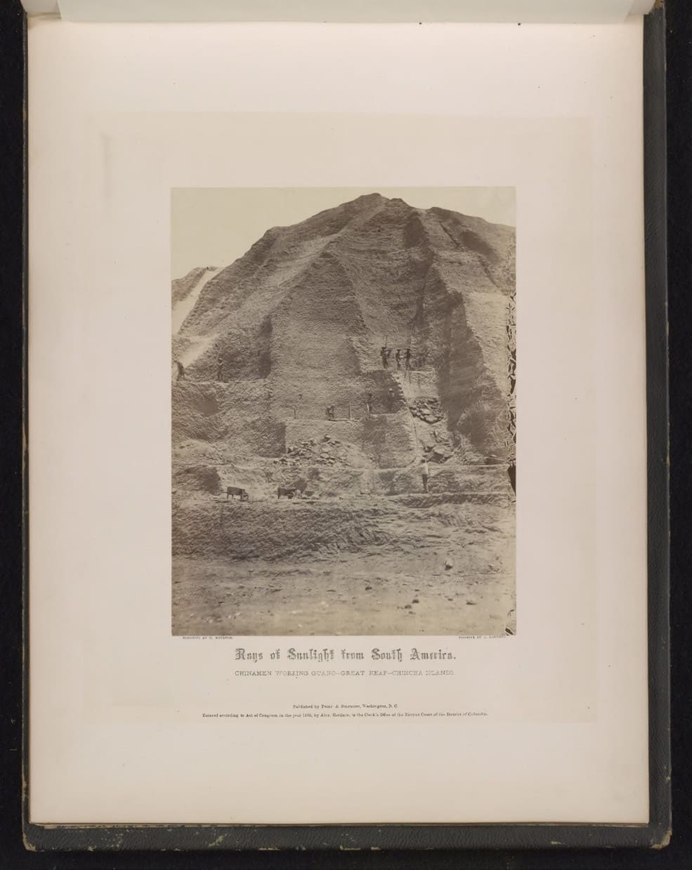 &laquo;Chinamen working guano-great heap-Chincha Islands&raquo;, del libro Rays of Sunlight from South America.