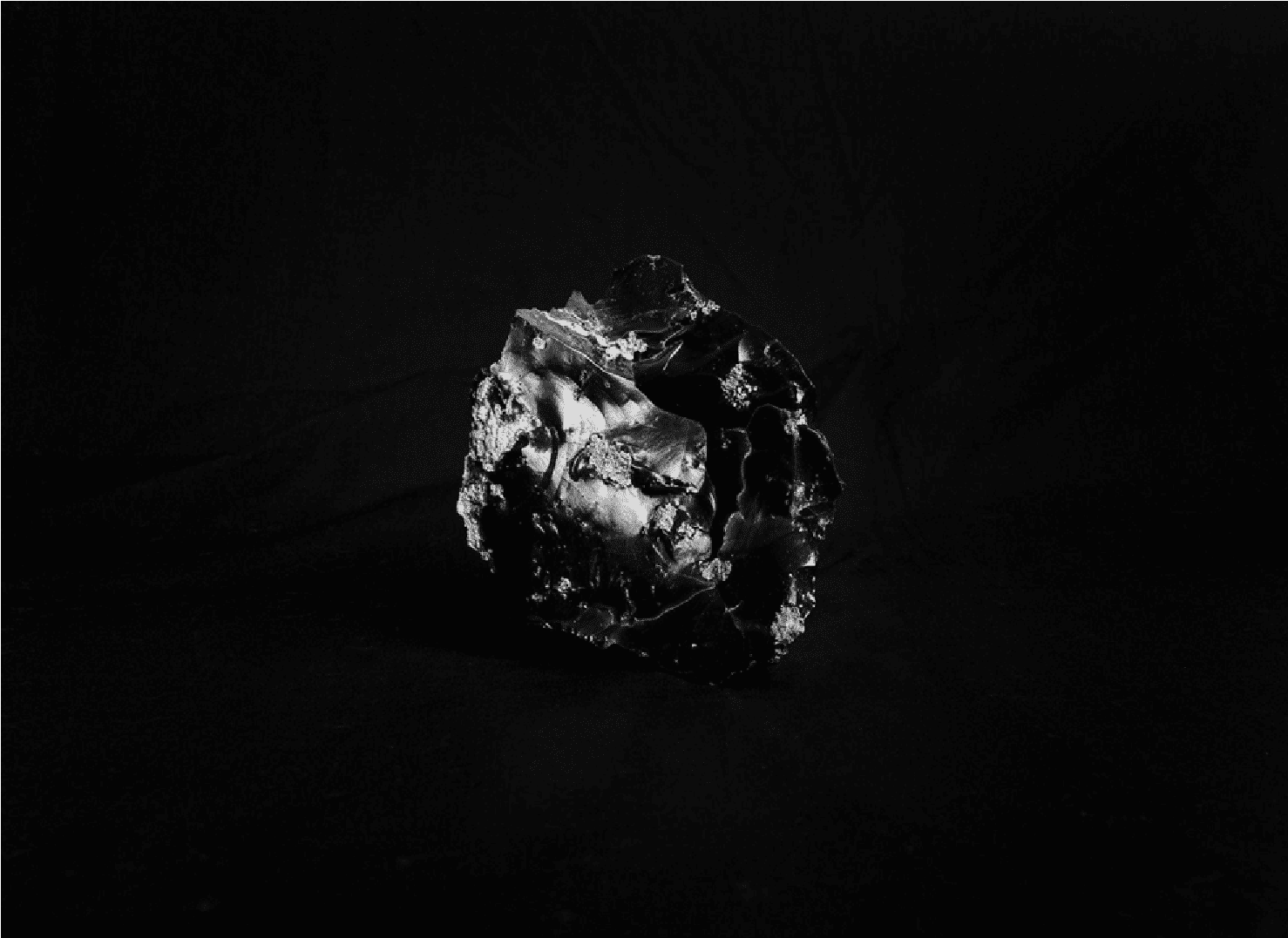 Obsidiana, 2021. Fotograf&iacute;a digital en colaboraci&oacute;n con Martina Avil&eacute;s (75 x 50 cm).
