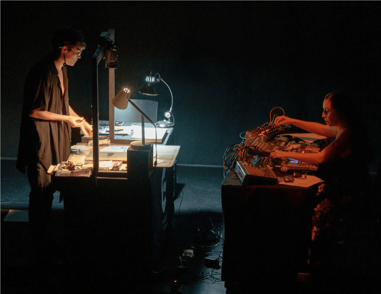 Activaci&oacute;n performativa de archivos visuales y sonoros en colaboraci&oacute;n con Concepci&oacute;n Huerta, 2024. Registro del Centro Cultural de Espa&ntilde;a en M&eacute;xico.