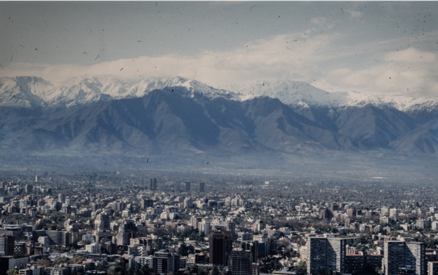 Figura 2. Vista de la cordillera de los Andes en el archivo del Sernatur. Autor y a&ntilde;o desconocidos.