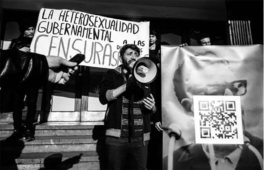 Javier Ledezma Barraza (digital photograph). Protest after the artist was denied entry to install his work. Digital photograph, Extension Center (CENTEX) of the National Council for Culture and the Arts (CNCA), Plaza Sotomayor 233, Valparaíso, Thursday, July 7th, 2016. Courtesy of Felipe Rivas.